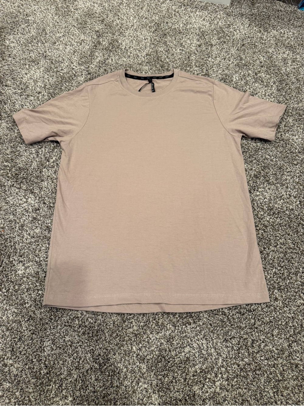 LEG3ND Men’s Performance T-Shirt Medium Tan Beige Short Sleeve NWOT